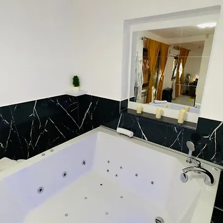 Apartment Hedonist Jacuzzi Free Parking *