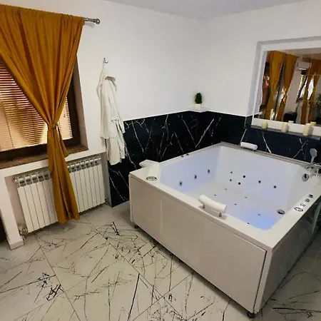 Hedonist Jacuzzi Free Parking