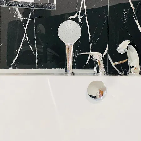 Hedonist Jacuzzi Free Parking Apartment *