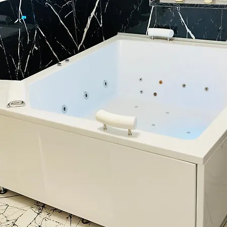 Apartment Hedonist Jacuzzi Free Parking *