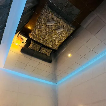 Hedonist Jacuzzi Free Parking Apartment *